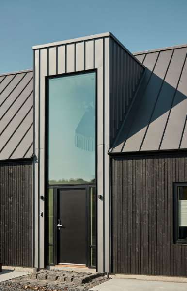 Flag raised for new home with a very popular steel roof, Brådalvej 25, 9210 Aalborg SØ